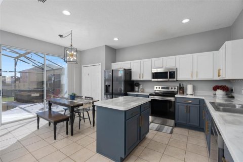Casa en alquiler en Davenport, Florida, 7 dormitorios, 257.43 m2 № 1907381 - foto 15