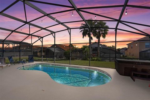 Casa en alquiler en Davenport, Florida, 7 dormitorios, 257.43 m2 № 1907381 - foto 3