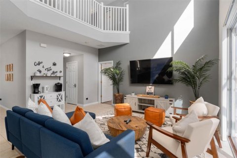 Casa en alquiler en Davenport, Florida, 7 dormitorios, 257.43 m2 № 1907381 - foto 4