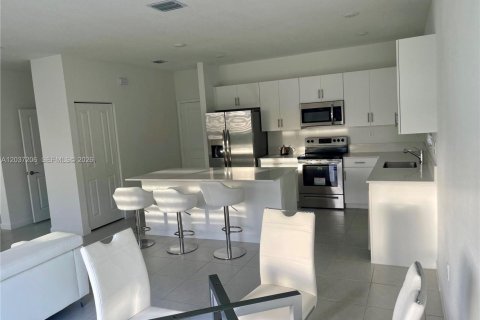 Купить виллу или дом в Майами, Флорида 4 спальни, 241.36м2, № 2240141 - фото 2