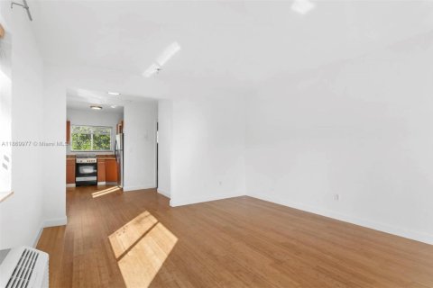 House in Miami Beach, Florida 44.13 sq.m. № 1979432 - photo 3