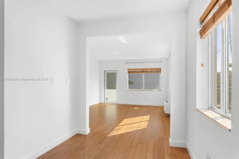 House in Miami Beach, Florida 44.13 sq.m. № 1979432 - photo 4