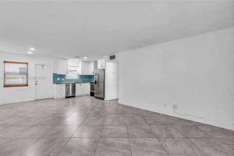 Condominio en Hollywood, Florida, 1 dormitorio  № 2067110