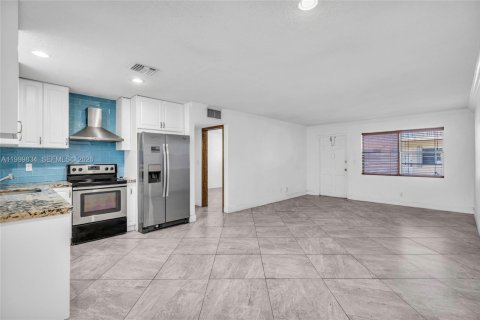 Condominio en venta en Hollywood, Florida, 1 dormitorio, 61.97 m2 № 2067110 - foto 3