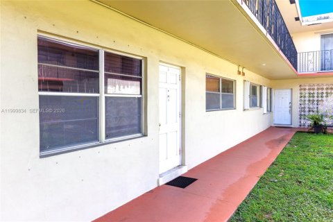 Condominio en venta en Hollywood, Florida, 1 dormitorio, 61.97 m2 № 2067110 - foto 17