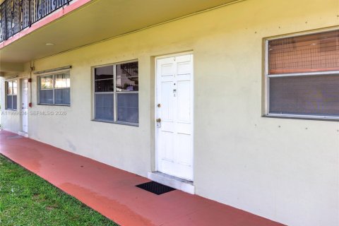 Condominio en venta en Hollywood, Florida, 1 dormitorio, 61.97 m2 № 2067110 - foto 16