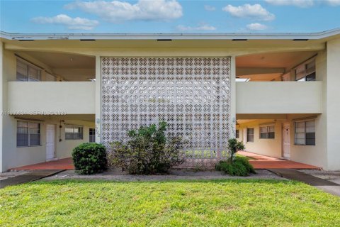 Condominio en venta en Hollywood, Florida, 1 dormitorio, 61.97 m2 № 2067110 - foto 14