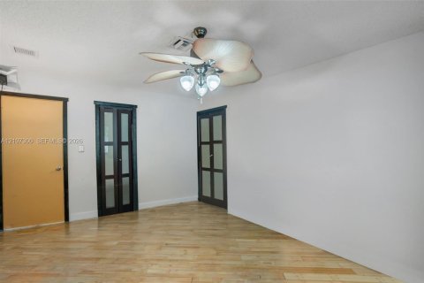 Immobilier commercial à vendre à Fort Lauderdale, Floride: 169.83 m2 № 2430039 - photo 15