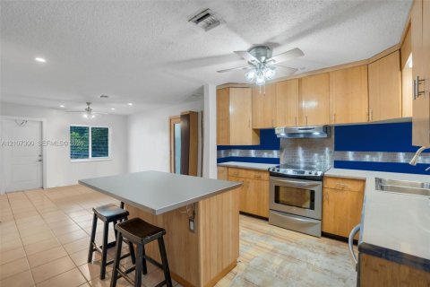 Immobilier commercial à vendre à Fort Lauderdale, Floride: 169.83 m2 № 2430039 - photo 9