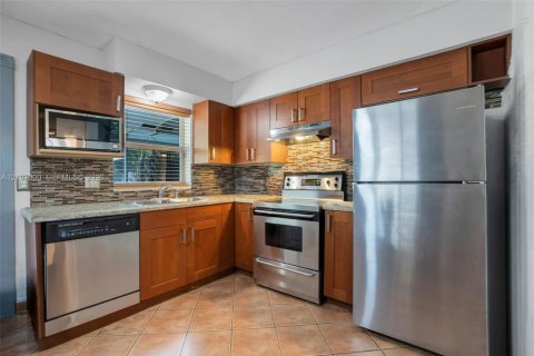 Immobilier commercial à vendre à Fort Lauderdale, Floride: 169.83 m2 № 2430039 - photo 28