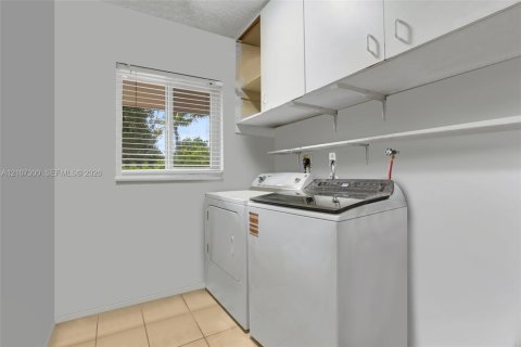 Immobilier commercial à vendre à Fort Lauderdale, Floride: 169.83 m2 № 2430039 - photo 25