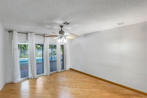 Immobilier commercial à vendre à Fort Lauderdale, Floride: 169.83 m2 № 2430039 - photo 13