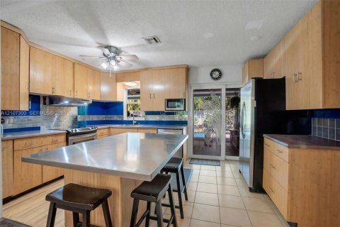 Immobilier commercial à vendre à Fort Lauderdale, Floride: 169.83 m2 № 2430039 - photo 11