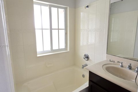 Townhouse in Homestead, Florida 3 bedrooms, 146.79 sq.m. № 2062313 - photo 18