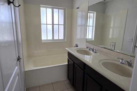 Townhouse in Homestead, Florida 3 bedrooms, 146.79 sq.m. № 2062313 - photo 19