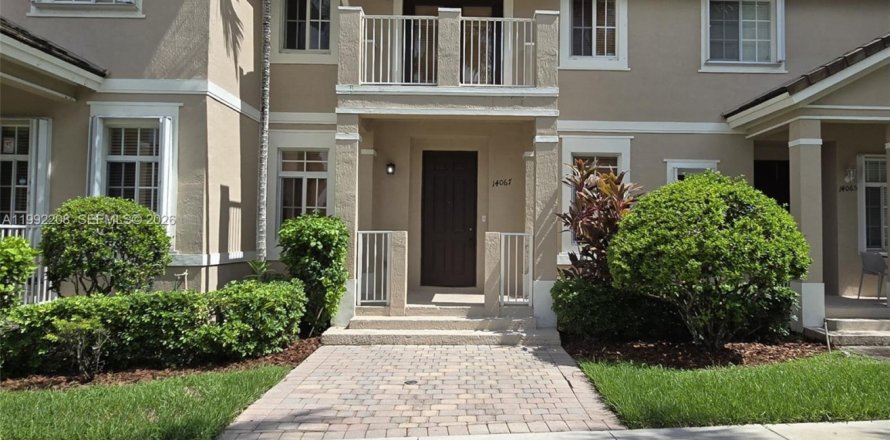 Townhouse in Homestead, Florida 3 bedrooms, 146.79 sq.m. № 2062313