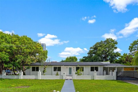 House in Miami, Florida 4 bedrooms, 209.96 sq.m. № 1949023 - photo 2
