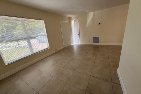 Villa ou maison à louer à Miami Gardens, Floride: 3 chambres, 121.7 m2 № 1991131 - photo 4