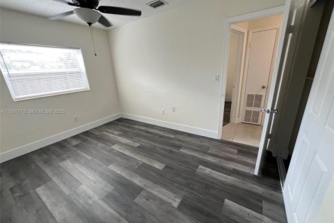 Villa ou maison à louer à Miami Gardens, Floride: 3 chambres, 121.7 m2 № 1991131 - photo 12