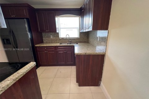 Villa ou maison à louer à Miami Gardens, Floride: 3 chambres, 121.7 m2 № 1991131 - photo 6