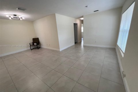 Villa ou maison à louer à Miami Gardens, Floride: 3 chambres, 121.7 m2 № 1991131 - photo 5