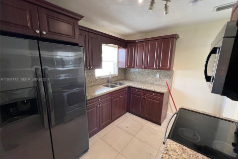 Villa ou maison à louer à Miami Gardens, Floride: 3 chambres, 121.7 m2 № 1991131 - photo 8