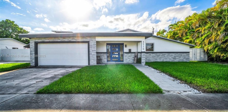 House in Miami, Florida 3 bedrooms, 149.39 sq.m. № 1947899