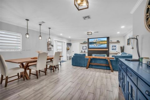 House in Miami, Florida 3 bedrooms, 149.39 sq.m. № 1947899 - photo 8