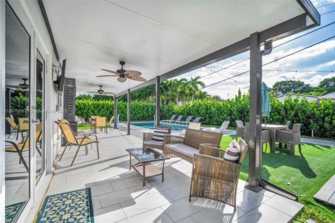 House in Miami, Florida 3 bedrooms, 149.39 sq.m. № 1947899 - photo 28