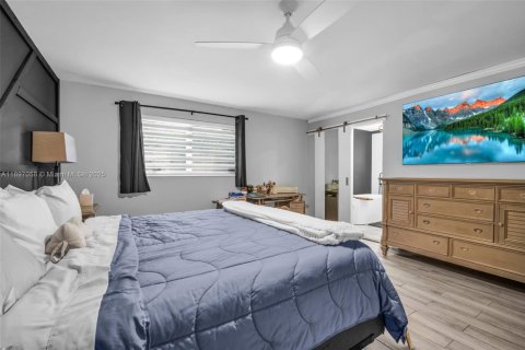 House in Miami, Florida 3 bedrooms, 149.39 sq.m. № 1947899 - photo 20