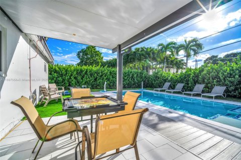 House in Miami, Florida 3 bedrooms, 149.39 sq.m. № 1947899 - photo 30