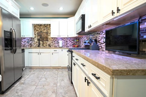 Villa ou maison à vendre à North Lauderdale, Floride: 4 chambres, 121.05 m2 № 2042405 - photo 6