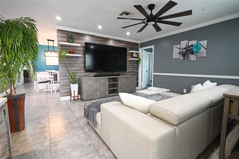Villa ou maison à vendre à North Lauderdale, Floride: 4 chambres, 121.05 m2 № 2042405 - photo 3