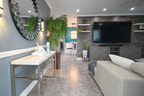 Villa ou maison à vendre à North Lauderdale, Floride: 4 chambres, 121.05 m2 № 2042405 - photo 2