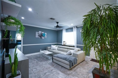 Villa ou maison à vendre à North Lauderdale, Floride: 4 chambres, 121.05 m2 № 2042405 - photo 4