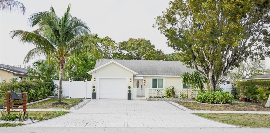 Villa ou maison à North Lauderdale, Floride 4 chambres, 121.05 m2 № 2042405