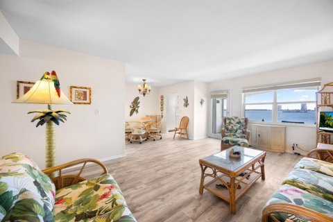Condominio en venta en North Palm Beach, Florida, 2 dormitorios, 89.74 m2 № 2083166 - foto 11