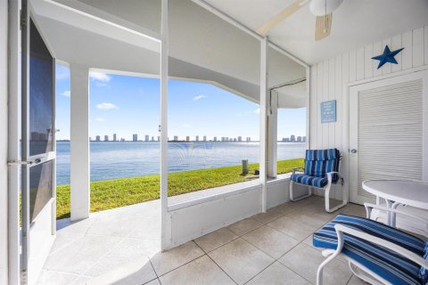 Condominio en venta en North Palm Beach, Florida, 2 dormitorios, 89.74 m2 № 2083166 - foto 4