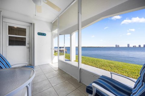 Condominio en venta en North Palm Beach, Florida, 2 dormitorios, 89.74 m2 № 2083166 - foto 7