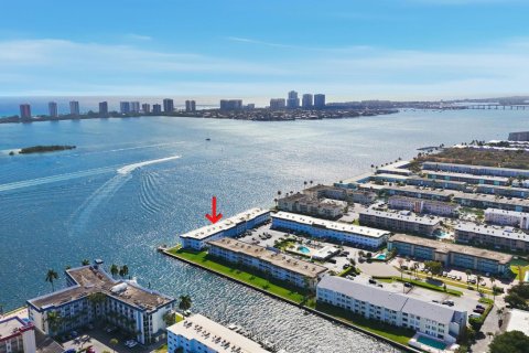 Condominio en North Palm Beach, Florida, 2 dormitorios № 2083166