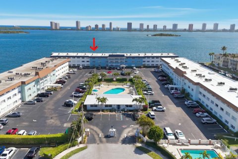 Condominio en venta en North Palm Beach, Florida, 2 dormitorios, 89.74 m2 № 2083166 - foto 3