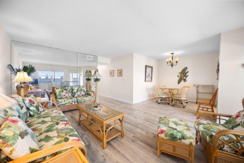 Condominio en venta en North Palm Beach, Florida, 2 dormitorios, 89.74 m2 № 2083166 - foto 12