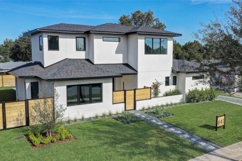 House in Winter Park, Florida 3 bedrooms, 256.04 sq.m. № 2216227 - photo 2