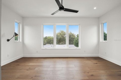House in Winter Park, Florida 3 bedrooms, 256.04 sq.m. № 2216227 - photo 29