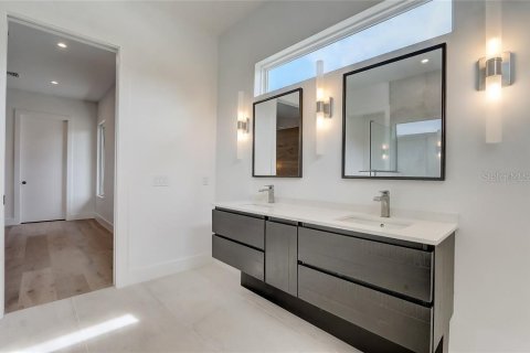 House in Winter Park, Florida 3 bedrooms, 256.04 sq.m. № 2216227 - photo 21