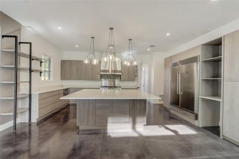 House in Winter Park, Florida 3 bedrooms, 256.04 sq.m. № 2216227 - photo 8