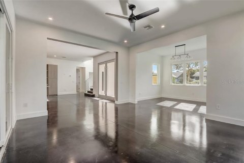 House in Winter Park, Florida 3 bedrooms, 256.04 sq.m. № 2216227 - photo 6