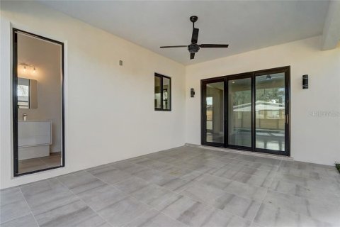House in Winter Park, Florida 3 bedrooms, 256.04 sq.m. № 2216227 - photo 17