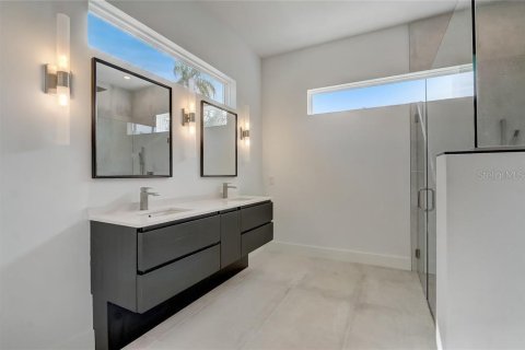 House in Winter Park, Florida 3 bedrooms, 256.04 sq.m. № 2216227 - photo 20