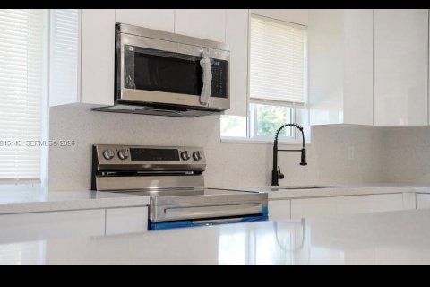 Купить виллу или дом в Хомстед, Флорида 4 спальни, 150.5м2, № 2005809 - фото 6